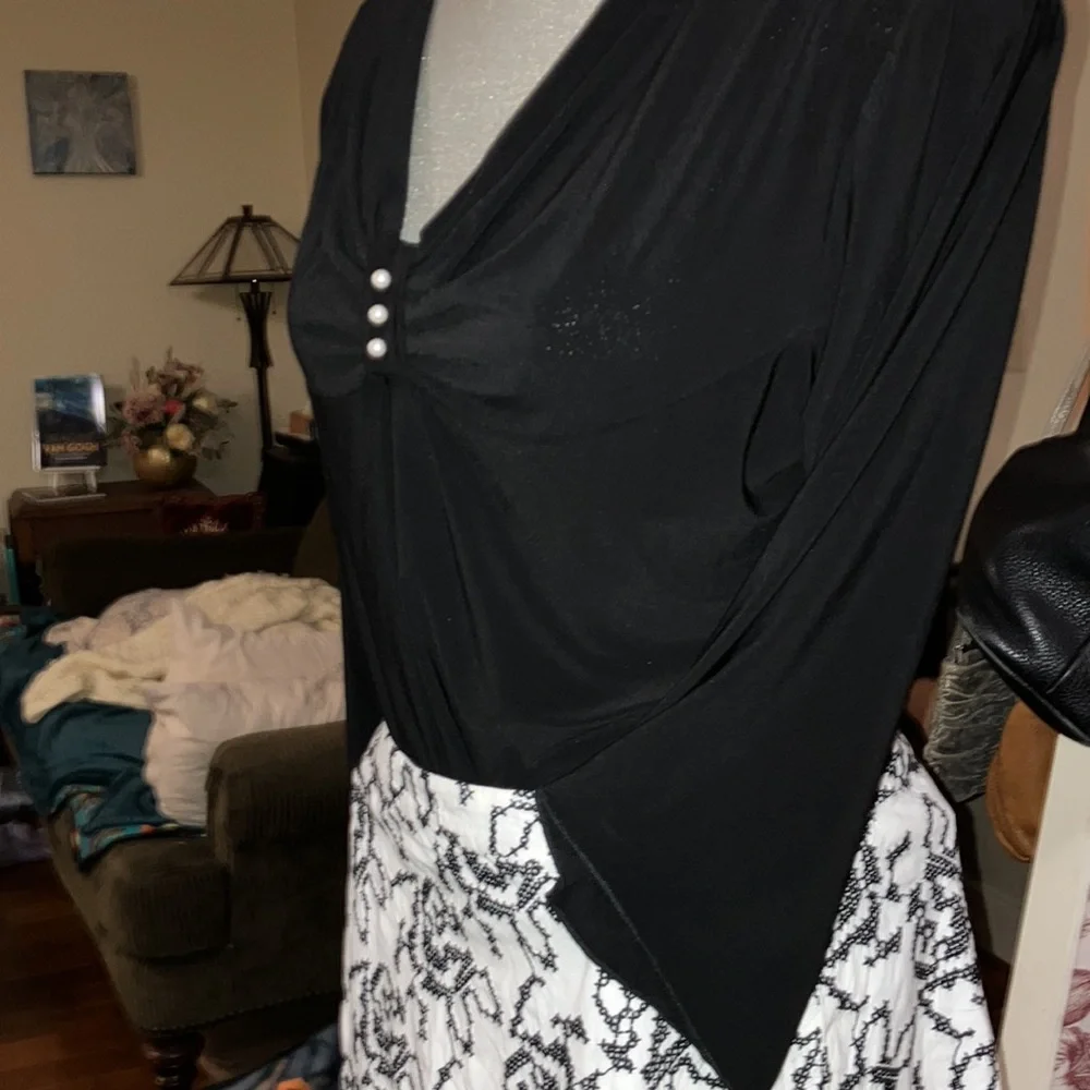 PULLOVER BLOUSE WITH PEARL DETAIL 2X - Picture 1 of 8